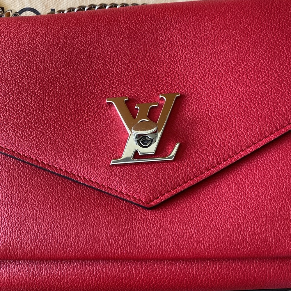 Louis Vuitton Mylockme Chain Bag - Picture 3 of 12